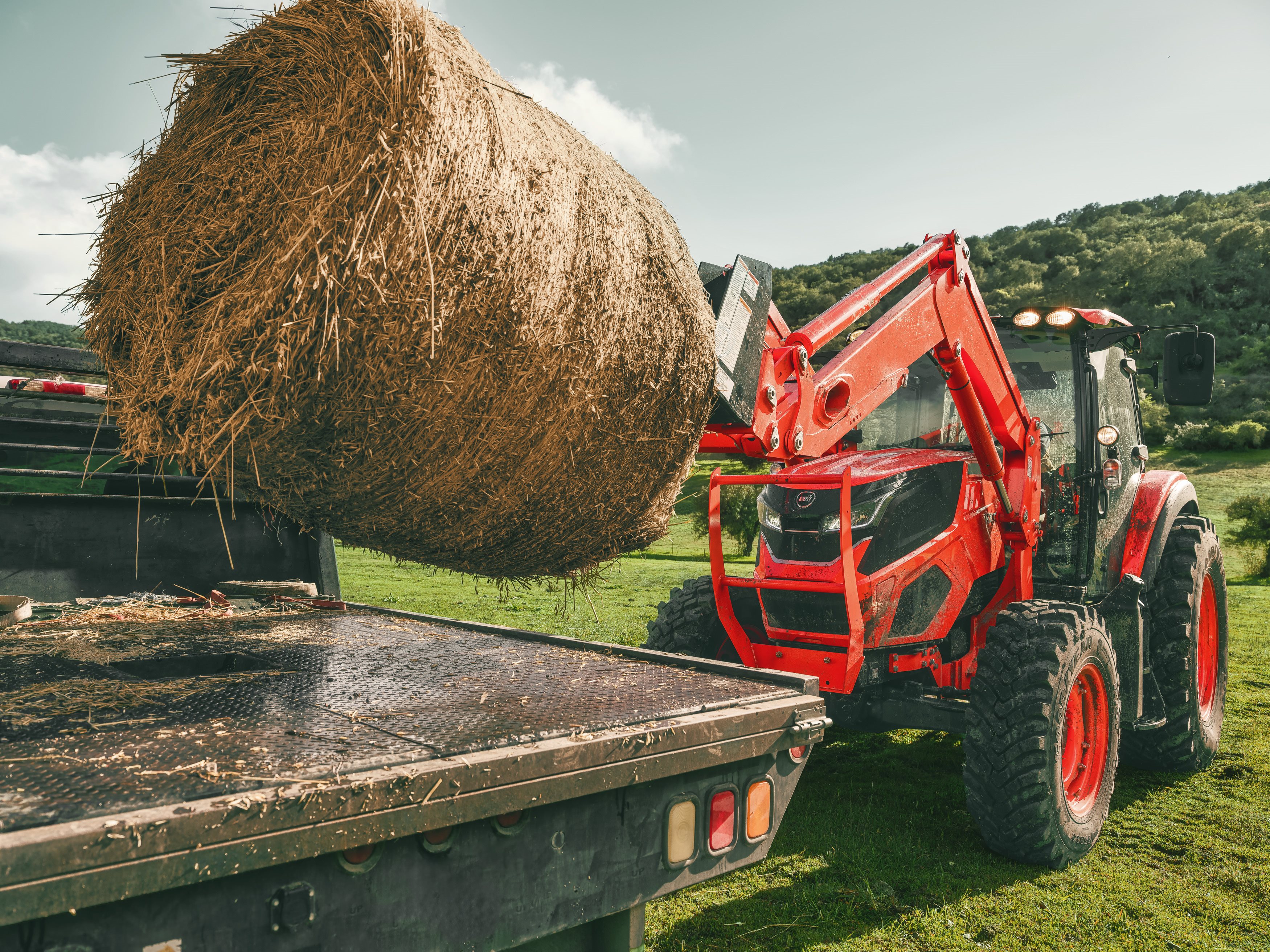 2-KIO_TRACTOR-HX-1151-PSCAB-LOADER-SPEAR_5314-1 2-KIO_TRACTOR-HX-1151-PSCAB-LOADER-SPEAR_5314-1